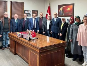 82 Mezunlarından Esnaf Odasına Ziyaret